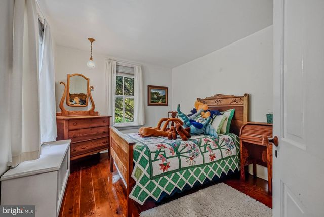 2552 NAAMANS CREEK RD, Marcus Hook, PA 19061