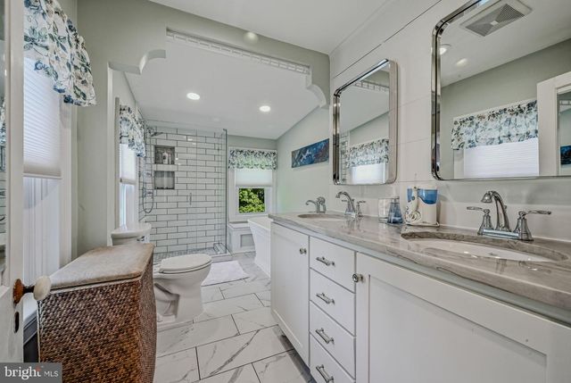 2552 NAAMANS CREEK RD, Marcus Hook, PA 19061
