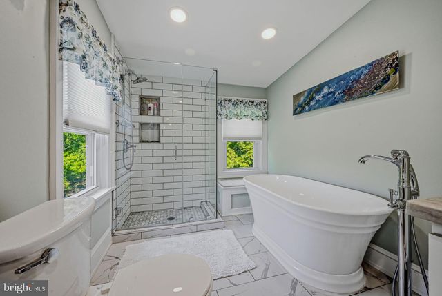 2552 NAAMANS CREEK RD, Marcus Hook, PA 19061