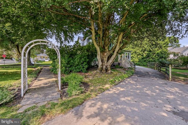 2552 NAAMANS CREEK RD, Marcus Hook, PA 19061
