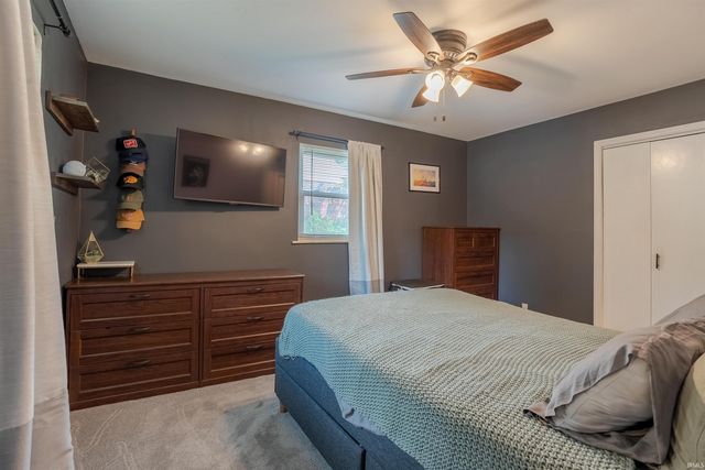 8388 Outer Lincoln Avenue, Newburgh, IN 47630