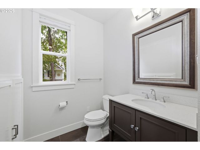 1930 STERLING PARK Pl, Eugene, OR 97408