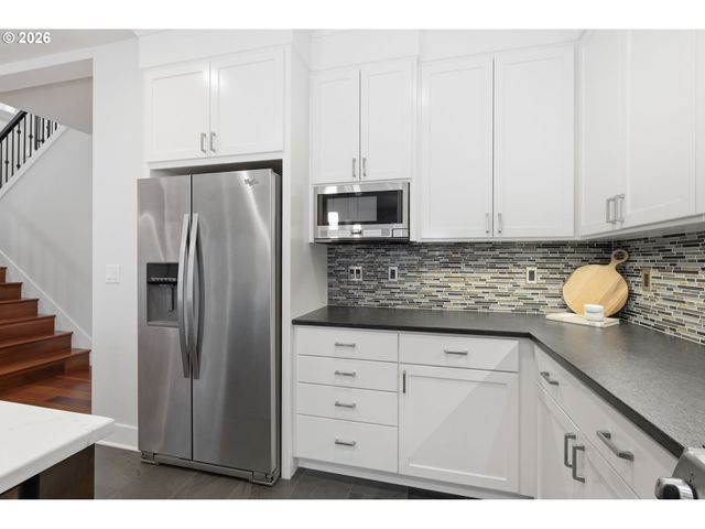 1930 STERLING PARK Pl, Eugene, OR 97408
