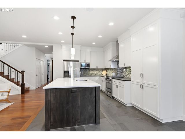 1930 STERLING PARK Pl, Eugene, OR 97408