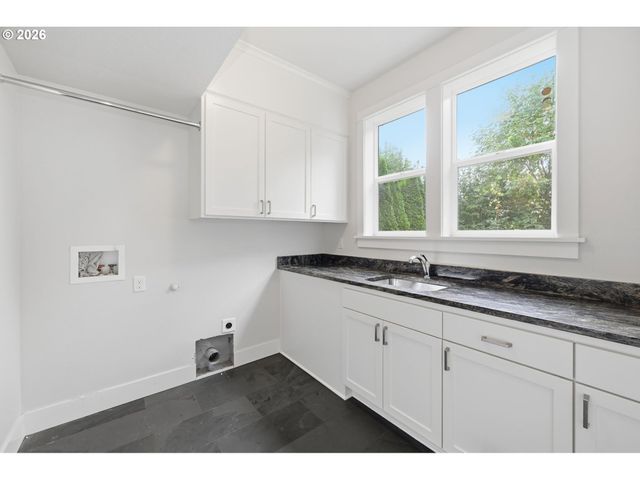 1930 STERLING PARK Pl, Eugene, OR 97408