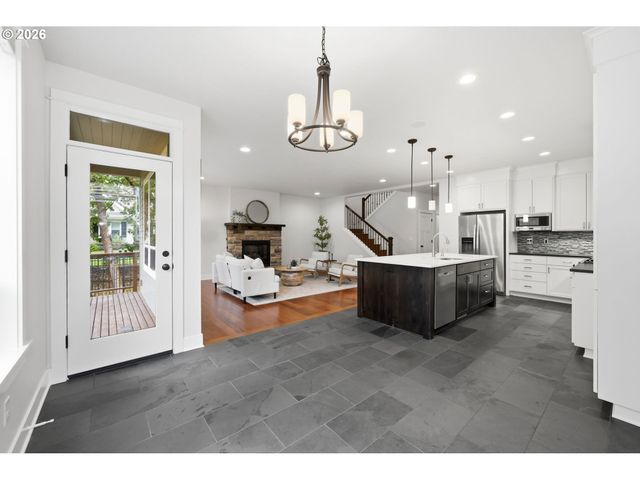 1930 STERLING PARK Pl, Eugene, OR 97408