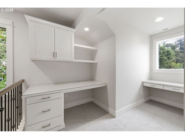 1930 STERLING PARK Pl, Eugene, OR 97408