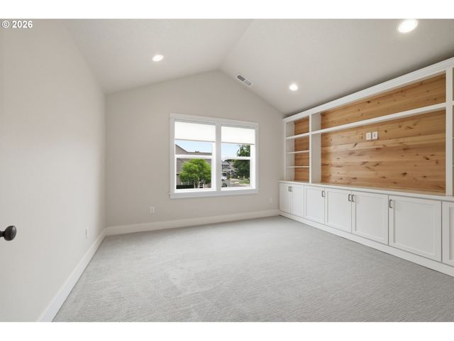 1930 STERLING PARK Pl, Eugene, OR 97408