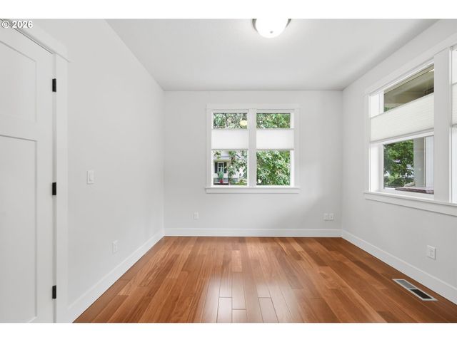 1930 STERLING PARK Pl, Eugene, OR 97408