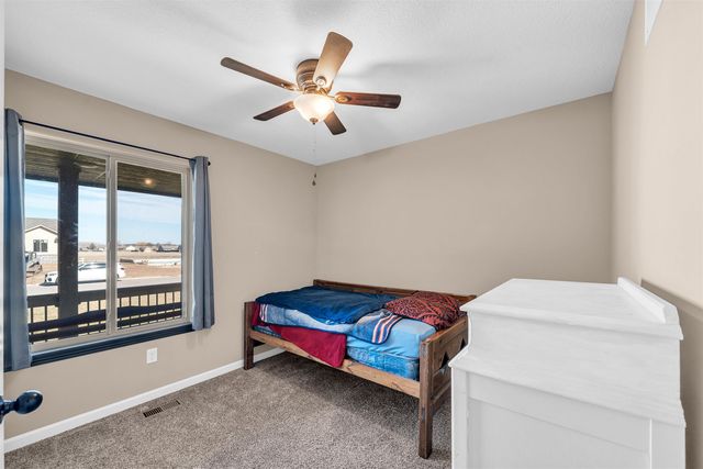 2516 Spring Meadows Ct, Derby, KS 67037