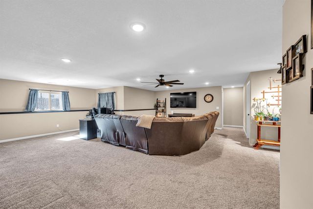 2516 Spring Meadows Ct, Derby, KS 67037