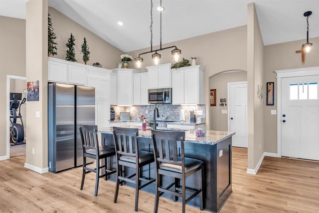 2516 Spring Meadows Ct, Derby, KS 67037