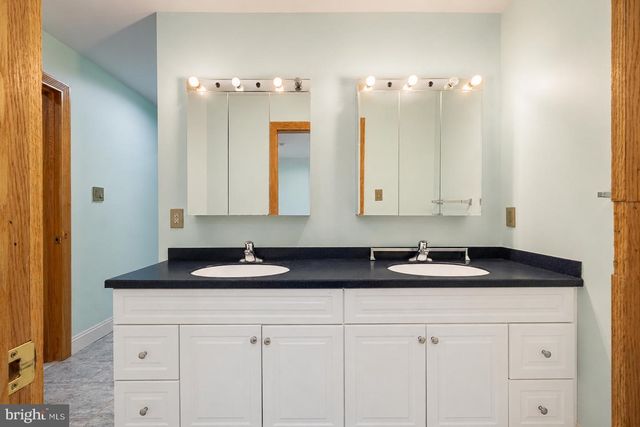 203 BLUE HERON CT, Voorhees, NJ 08043