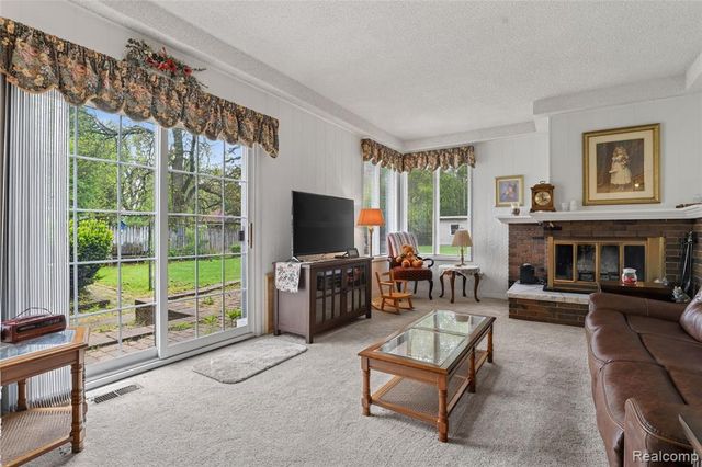5090 Torrey Road, Flint, MI 48507