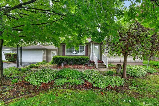 5090 Torrey Road, Flint, MI 48507
