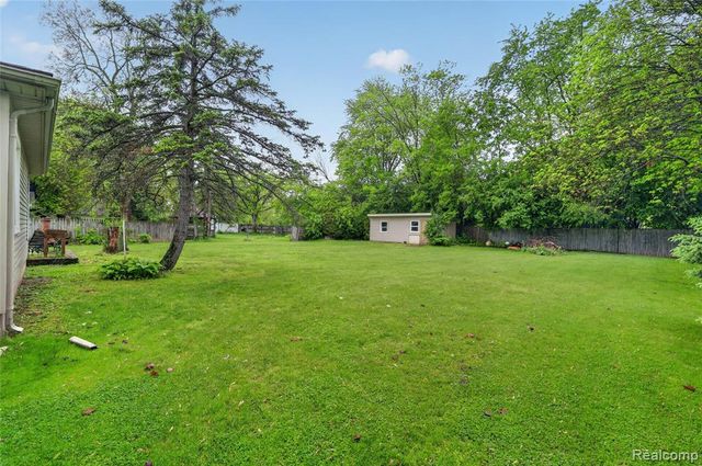 5090 Torrey Road, Flint, MI 48507