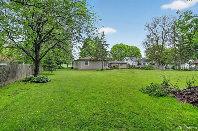 5090 Torrey Road, Flint, MI 48507