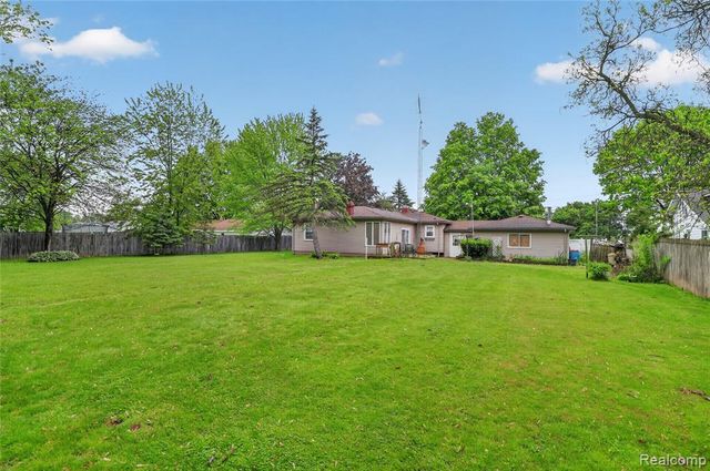 5090 Torrey Road, Flint, MI 48507