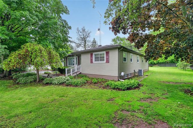 5090 Torrey Road, Flint, MI 48507