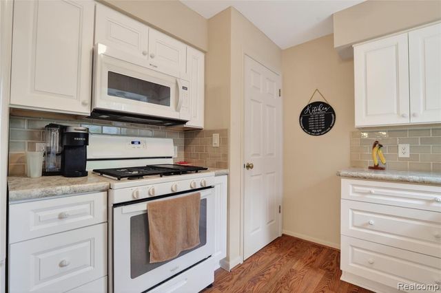 5090 Torrey Road, Flint, MI 48507