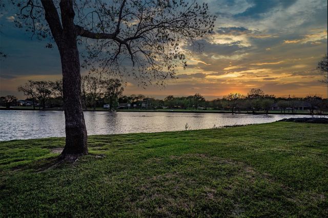 210 N Forest Lane, Double Oak, TX 75077