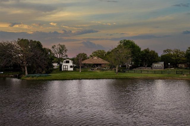 210 N Forest Lane, Double Oak, TX 75077