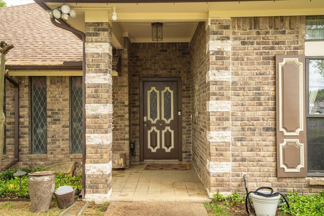 210 N Forest Lane, Double Oak, TX 75077