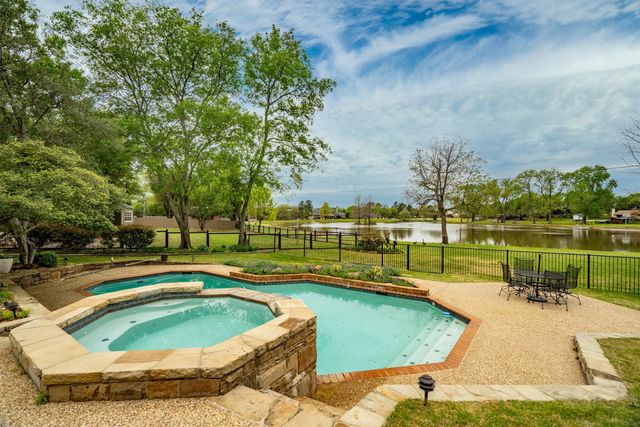 210 N Forest Lane, Double Oak, TX 75077