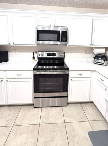 1027 Mazourka Drive, Arlington, TX 76001