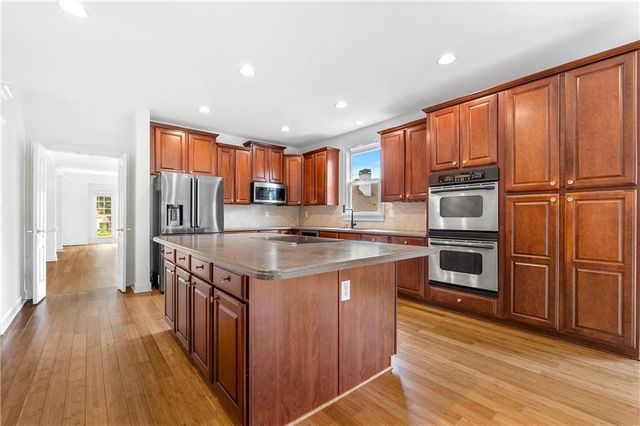 911 Masters Walk, Stone Mountain, GA 30087