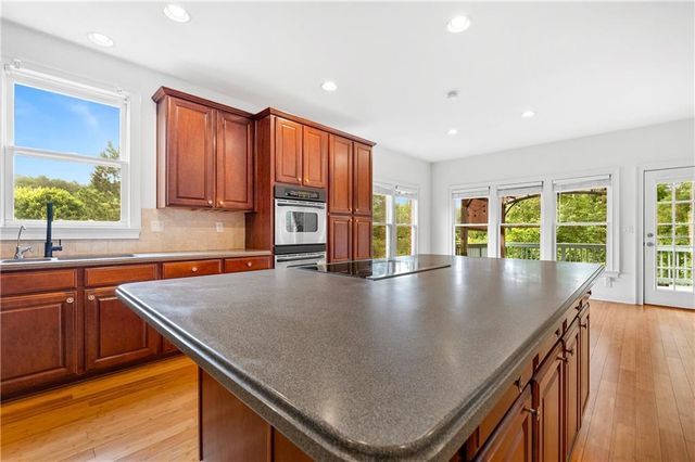 911 Masters Walk, Stone Mountain, GA 30087