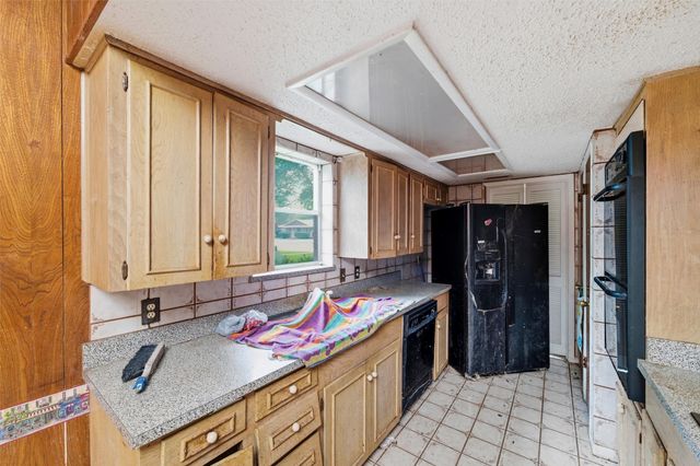 829 Ray Andra Drive, Desoto, TX 75115