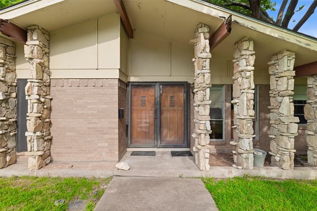 829 Ray Andra Drive, Desoto, TX 75115