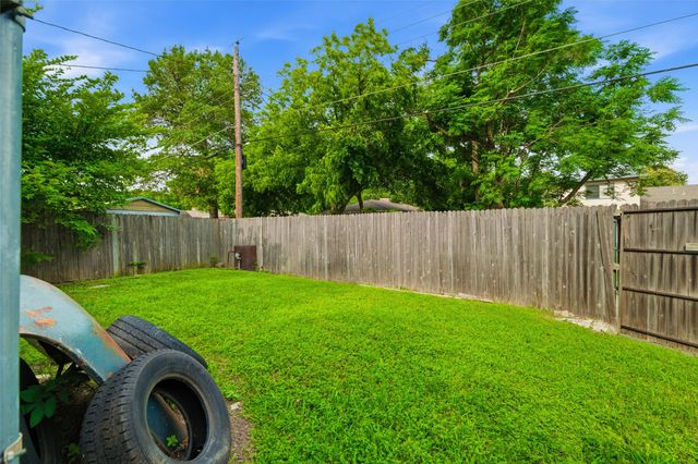 829 Ray Andra Drive, Desoto, TX 75115
