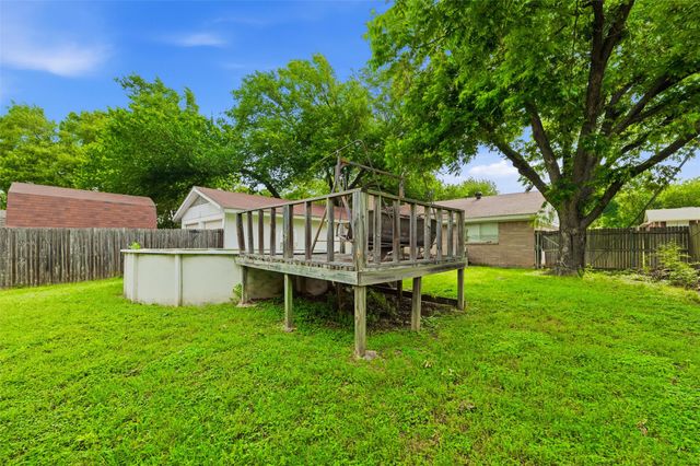 829 Ray Andra Drive, Desoto, TX 75115