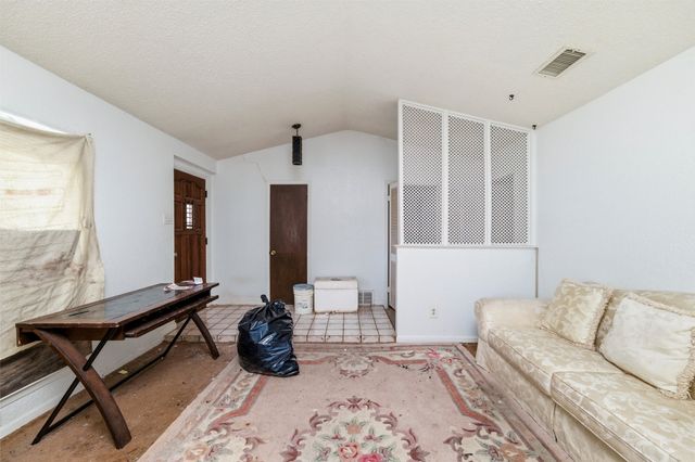 829 Ray Andra Drive, Desoto, TX 75115