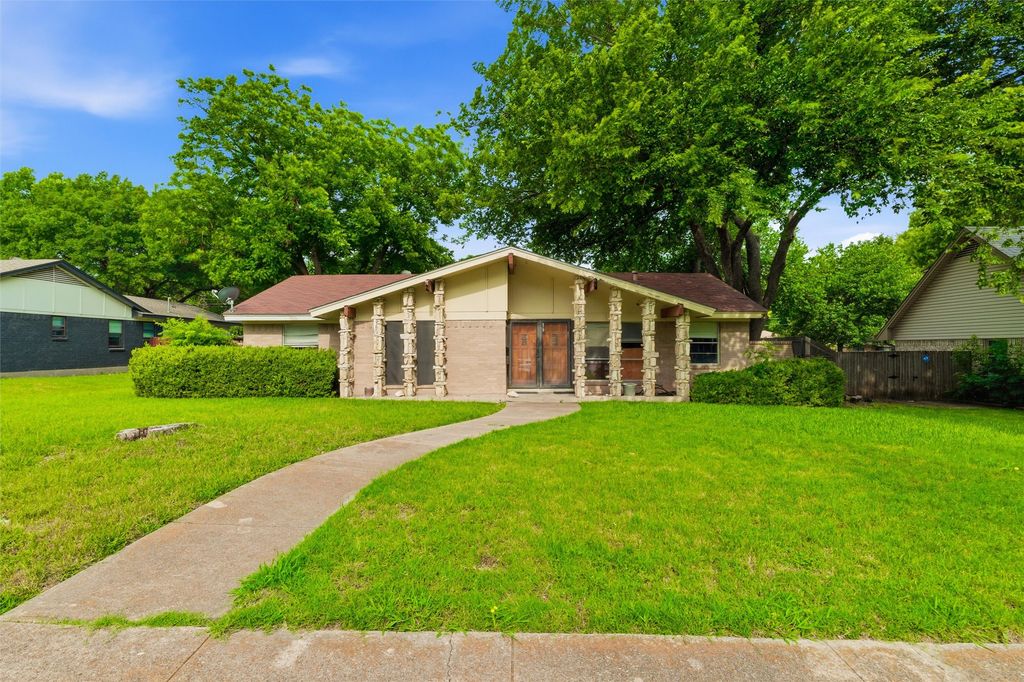 829 Ray Andra Drive, Desoto, TX 75115