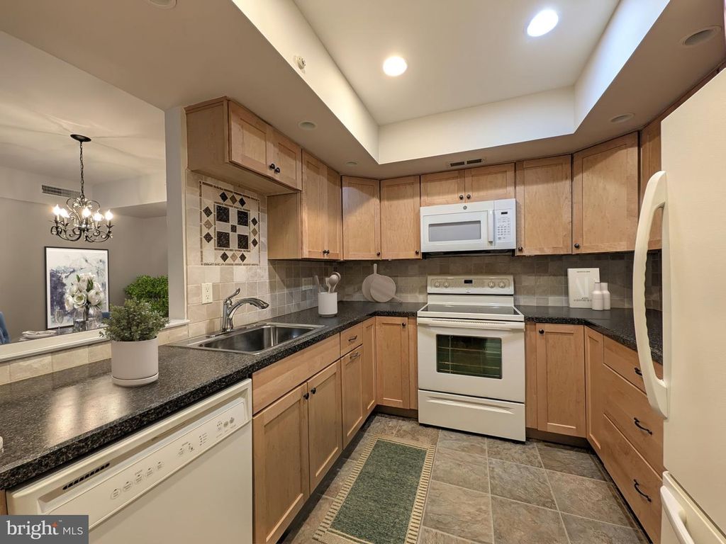 1503 STEAMBOAT DR, SOUTHAMPTON, PA 18966 — photo 5