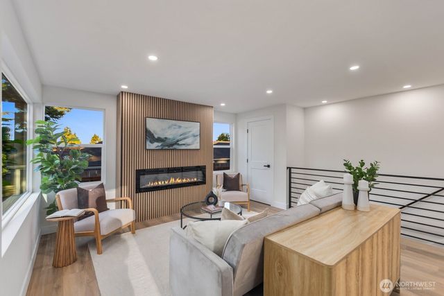 813 NE 125th Street, Seattle, WA 98125