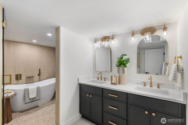 813 NE 125th Street, Seattle, WA 98125