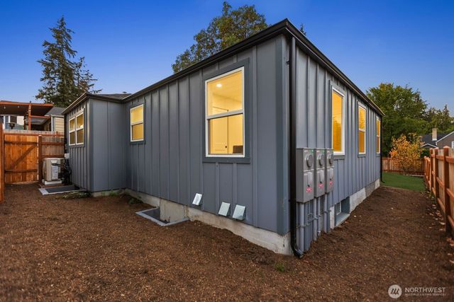 813 NE 125th Street, Seattle, WA 98125