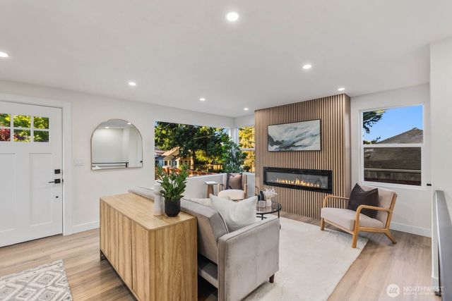 813 NE 125th Street, Seattle, WA 98125