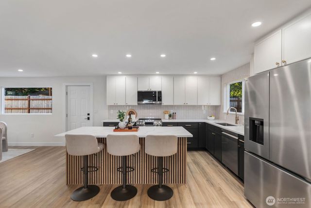 813 NE 125th Street, Seattle, WA 98125