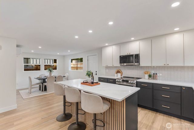 813 NE 125th Street, Seattle, WA 98125