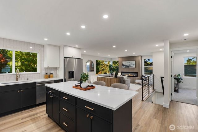 813 NE 125th Street, Seattle, WA 98125