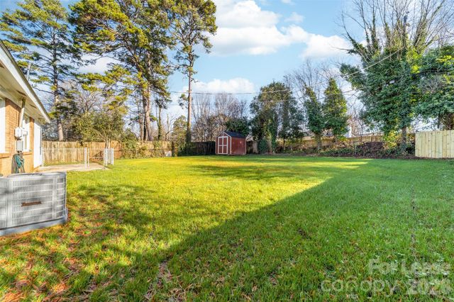 4005 Abbeydale Drive, Charlotte, NC 28205