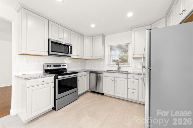 4005 Abbeydale Drive, Charlotte, NC 28205