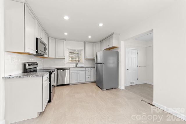 4005 Abbeydale Drive, Charlotte, NC 28205