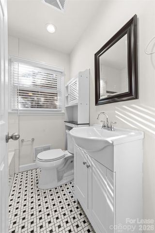 4005 Abbeydale Drive, Charlotte, NC 28205