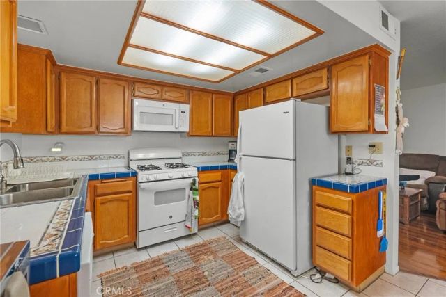 1836 E Avenue J2 5, Lancaster, CA 93535